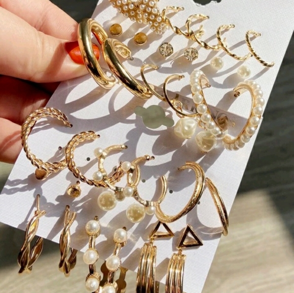 18 pairs Faux Pearl Gold Earrings - Picture 2 of 3